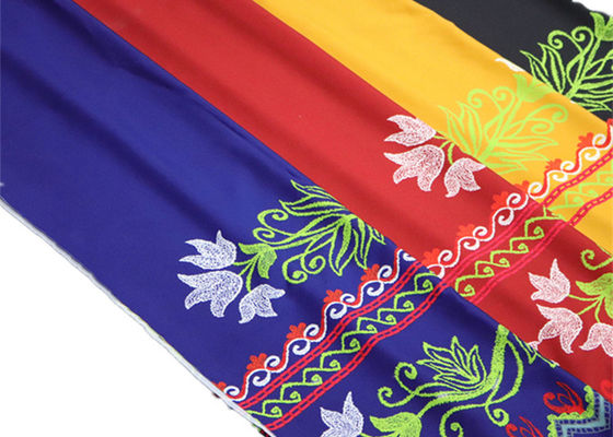 Màu xanh đỏ màu vàng Polyester vải in kỹ thuật số Hoa đầy màu sắc cho hàng may mặc