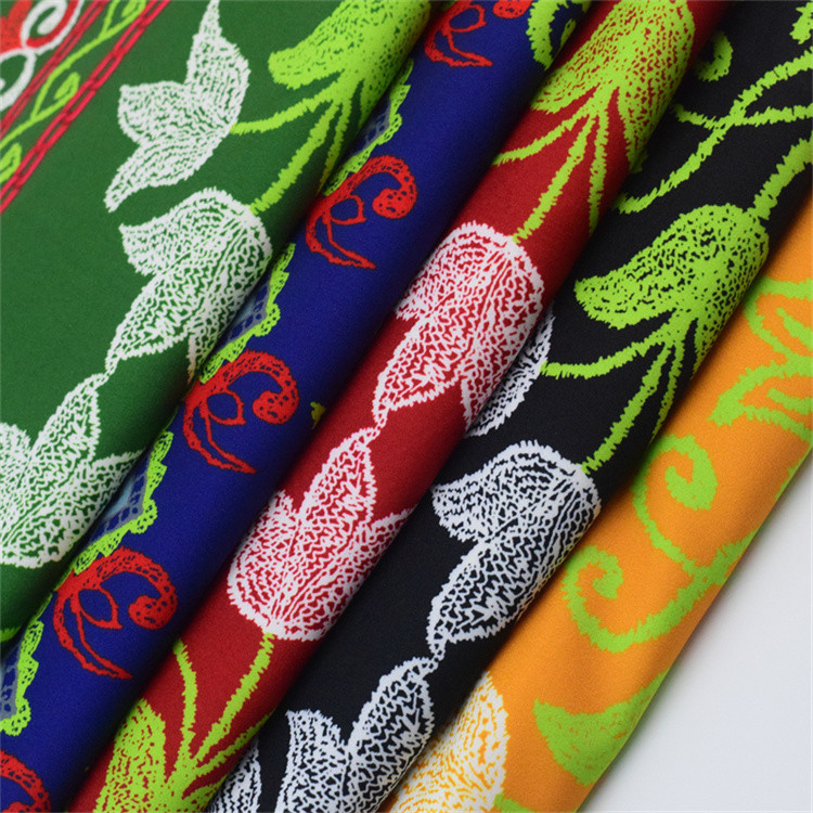 Bán nóng Nhiều màu sắc khác nhau 100% Polyester Vải thời trang kỹ thuật số In vải hoa 148Cm cho trang phục
